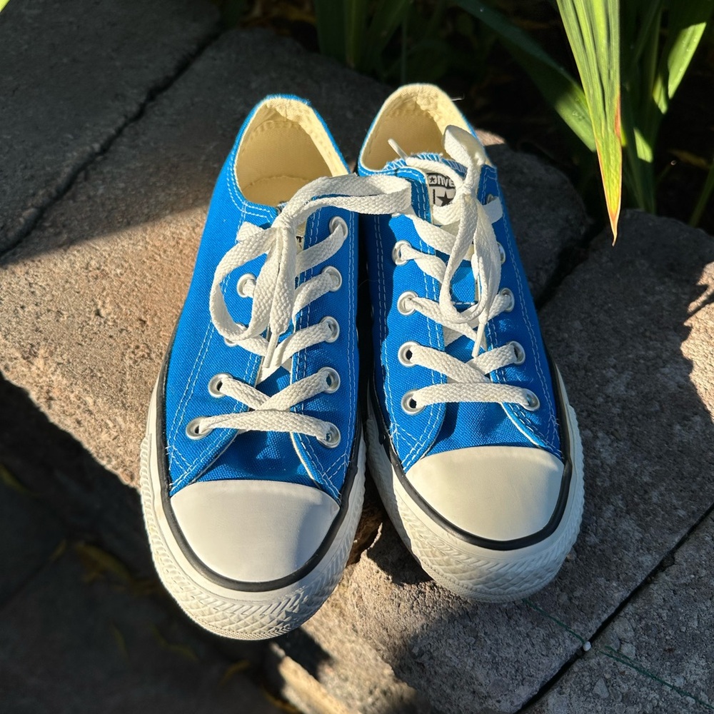 Converse All Stars purchased in 2017 worn twice mens 4 women’s 6